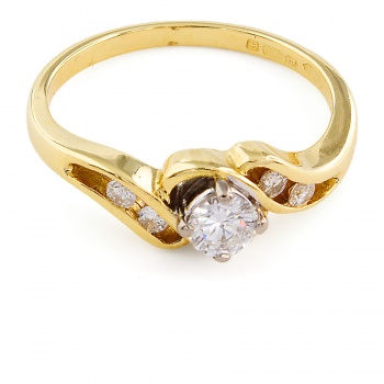 18ct gold Diamond Ring size J